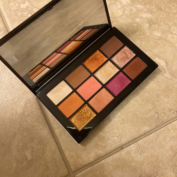 NARS afterglow eyeshadow - Picture 2 of 4